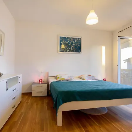 Appartement Modern With Sea View 4 Pers Zadar